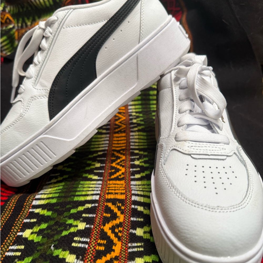 🤍🖤NWOT White and Black Genuine Leather Stacked Puma's🖤🤍